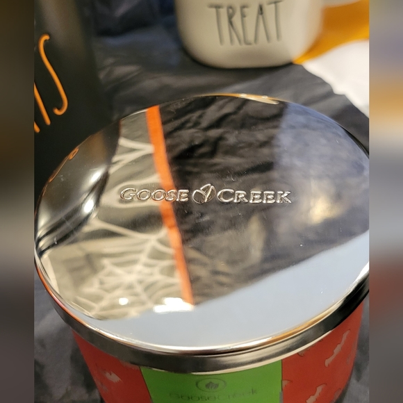 Goose Creek Spooky Candle 3-Wick - Picture 5 of 5